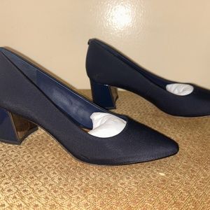 BRAND NEW NAVY thick heel.